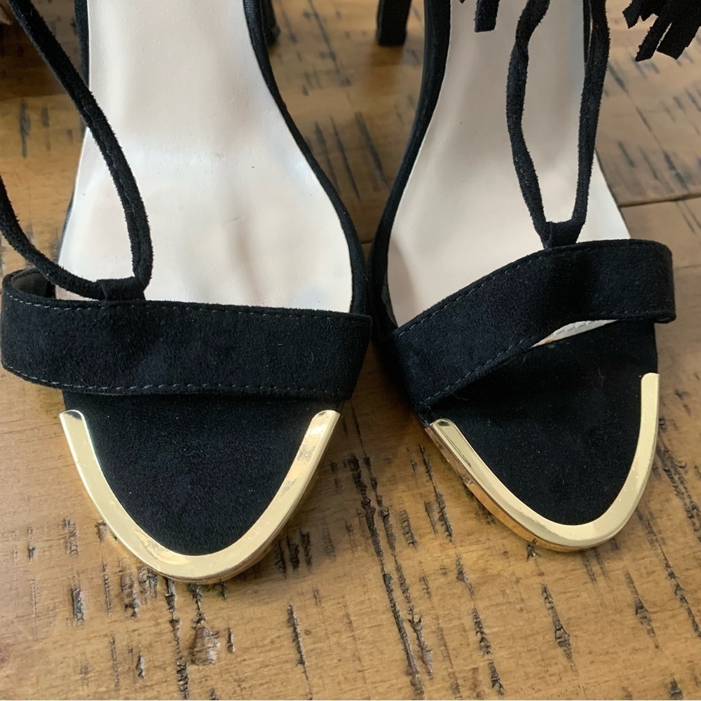 2/$30 QUPID Black Suede Fringe Tassel Strappy Wrap Heel Sandal Women’s Size 8 - Picture 7 of 9